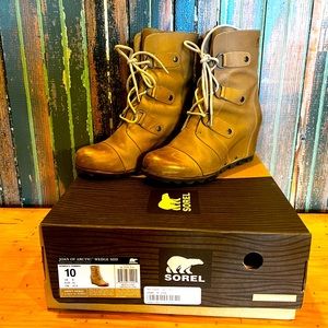 Sorel Joan of Arctic Mid Wedges; size 10; tan; great condition